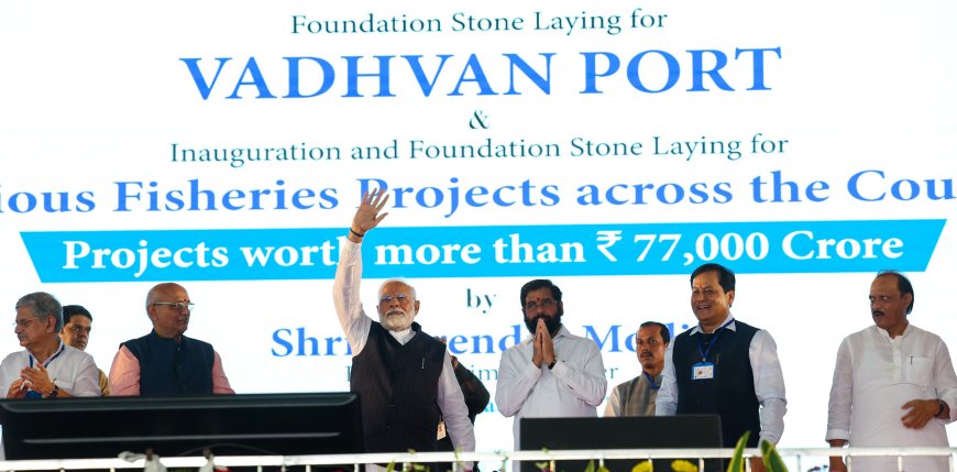 PM Narendra Modi lays foundation stone of Vadhvan Port